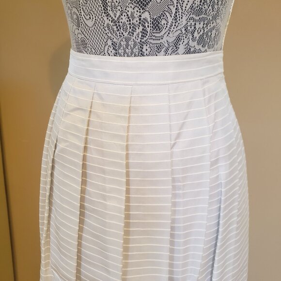 Crimson by Lawrence Kurtz set top & skirt - Picture 6 of 9